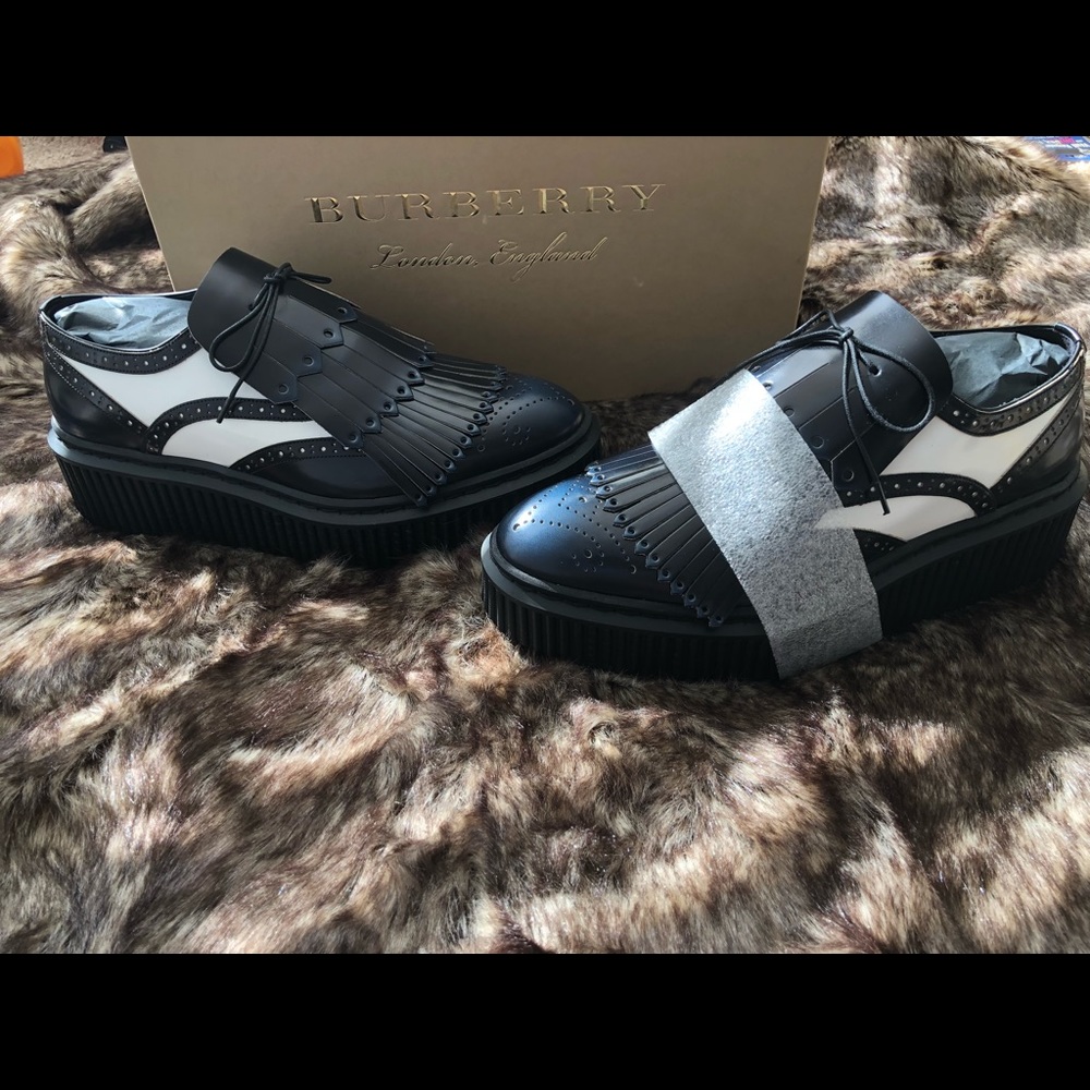 NEVER WORN Lace up Kiltie Fringe Leather Shoes